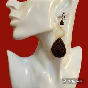 3/$30 VTG Snakeskin Teardrop Shell Long Dangle Hook Earrings
